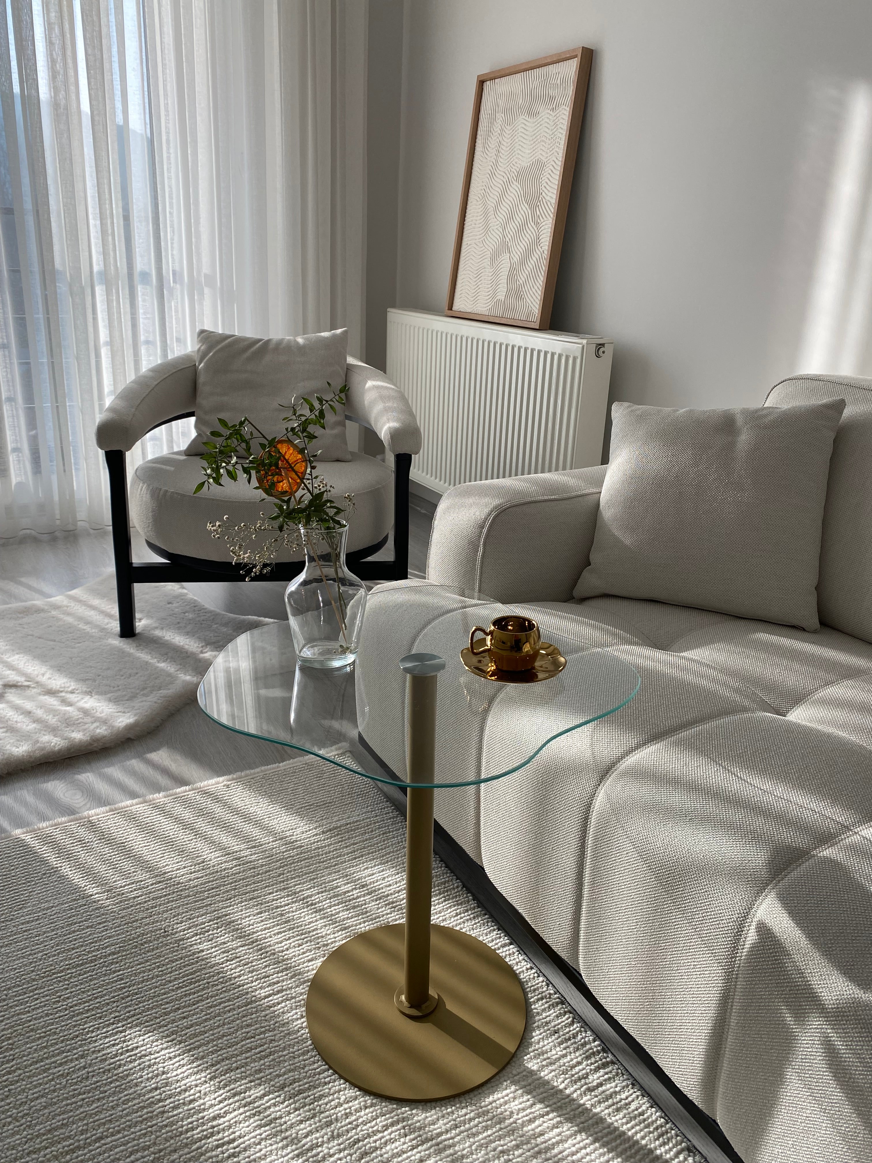 Beistelltisch Royale mit Goldfuß und Glasplatte