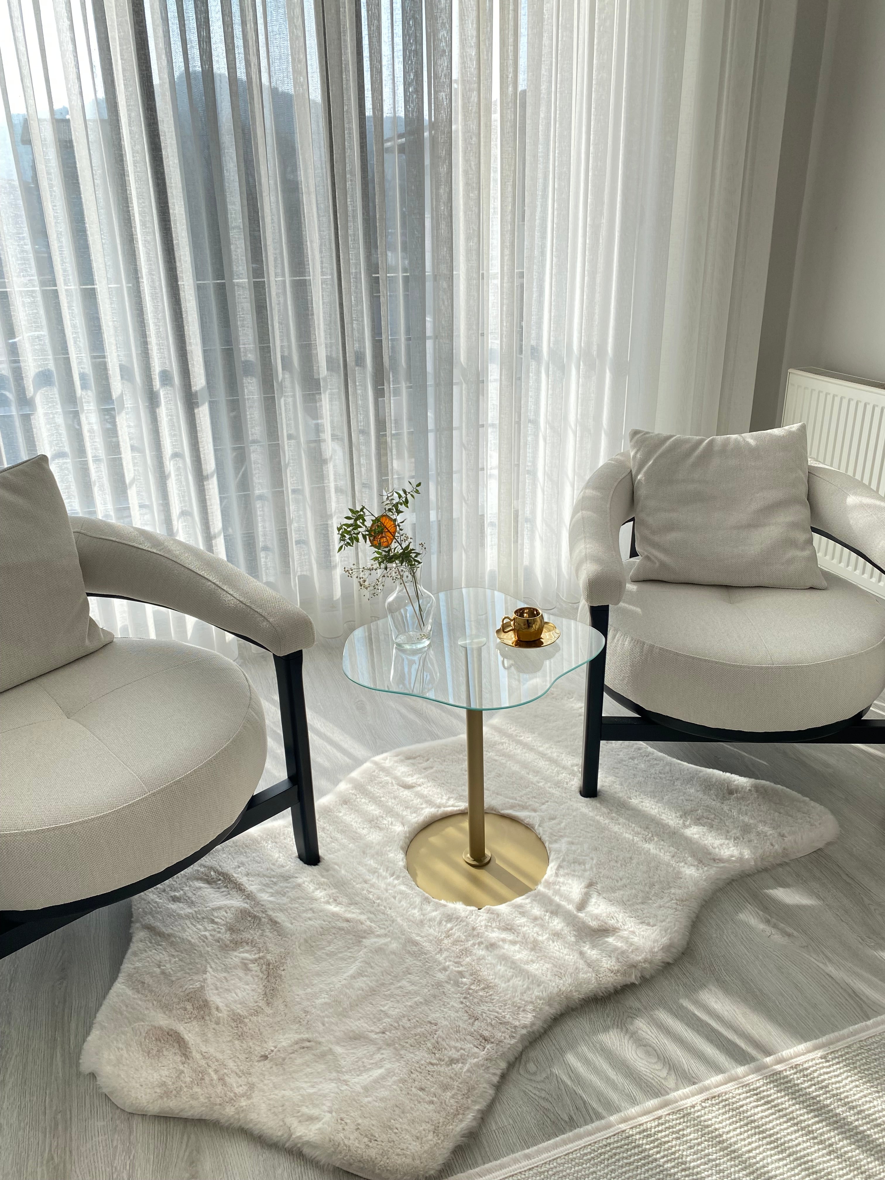 Beistelltisch Royale mit Goldfuß und Glasplatte