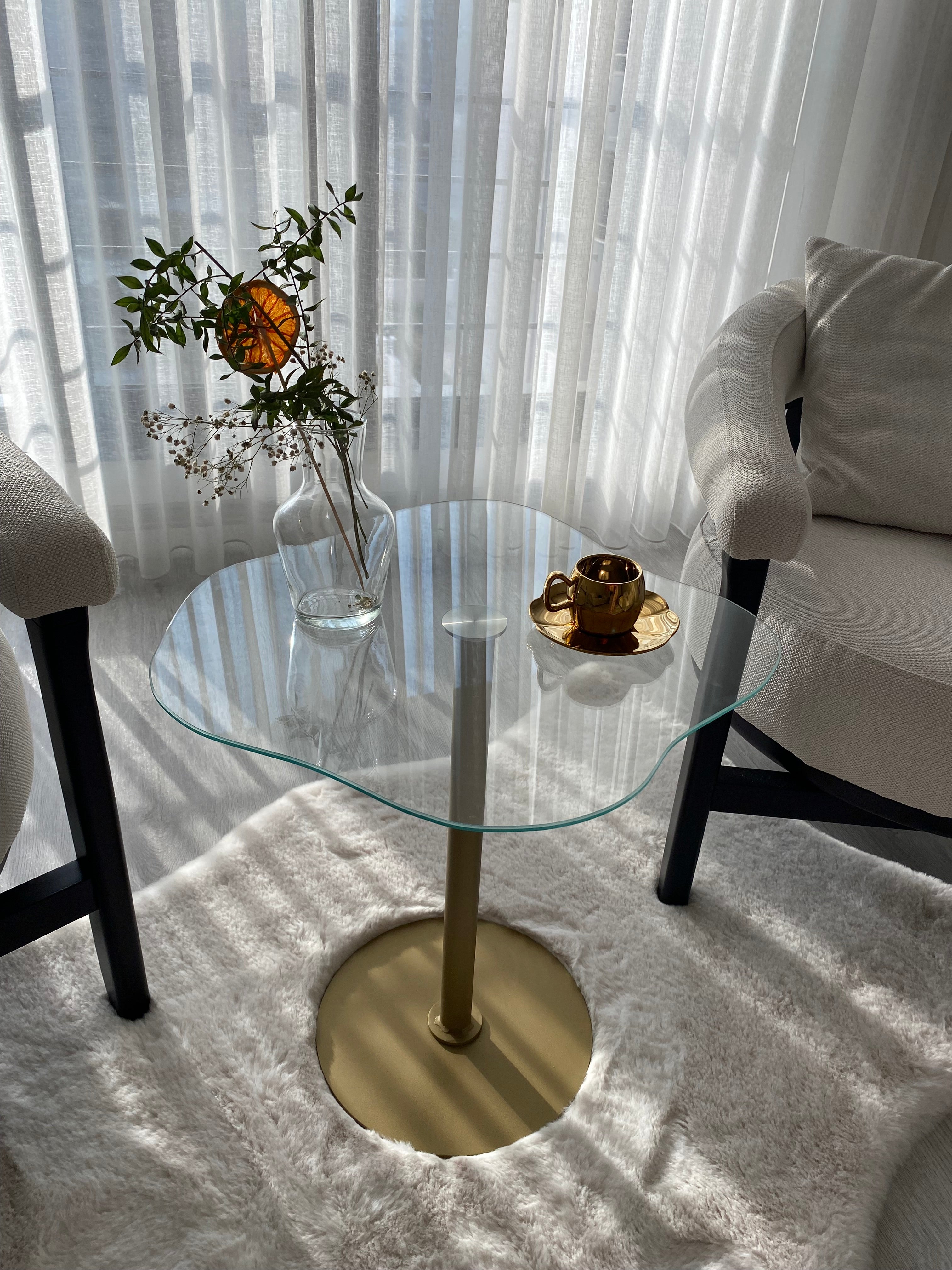 Beistelltisch Royale mit Goldfuß und Glasplatte